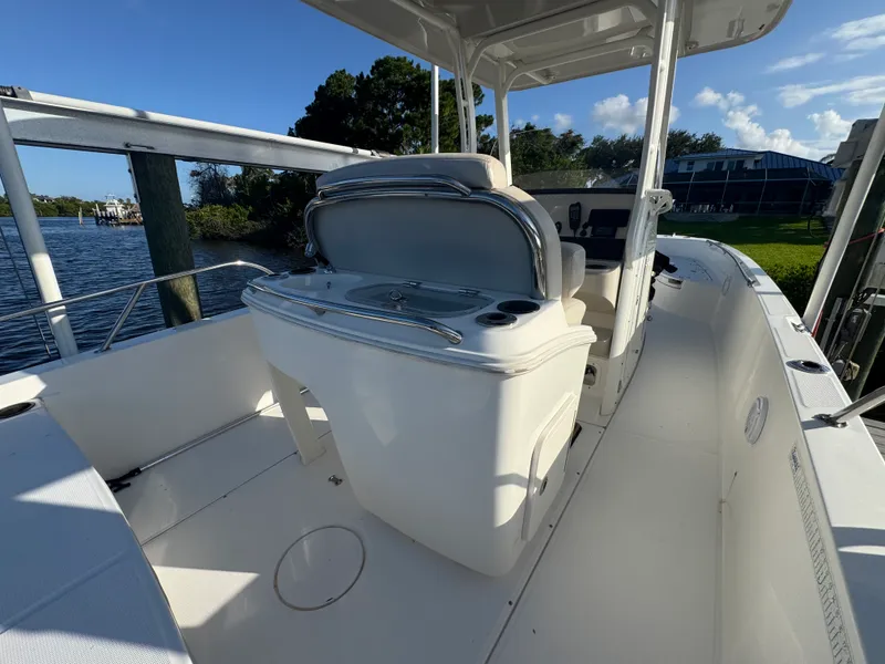 Slide: The Image of Boston Whaler 270 DAUNTLESS 2018 - 21