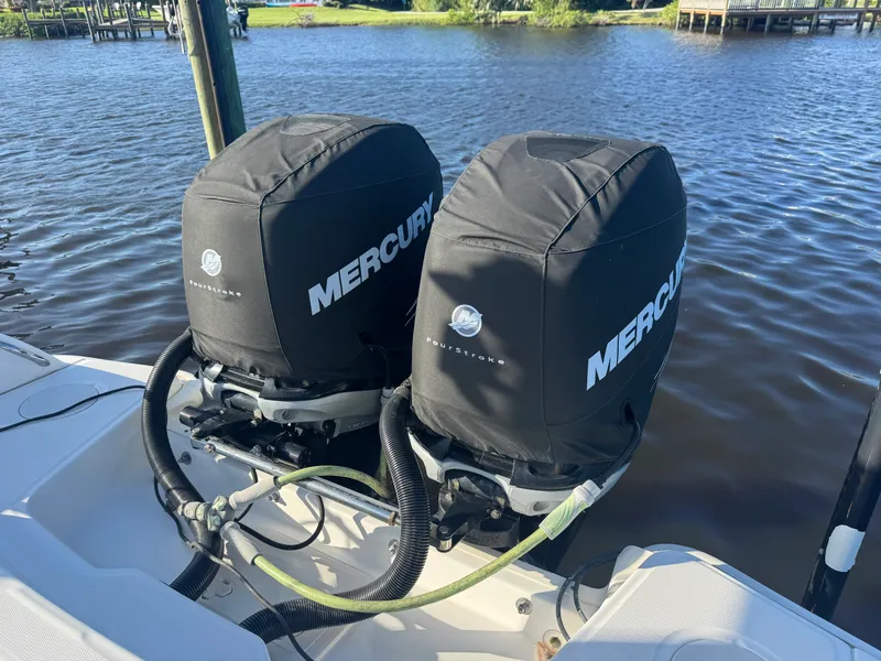 Slide: The Image of Boston Whaler 270 DAUNTLESS 2018 - 10