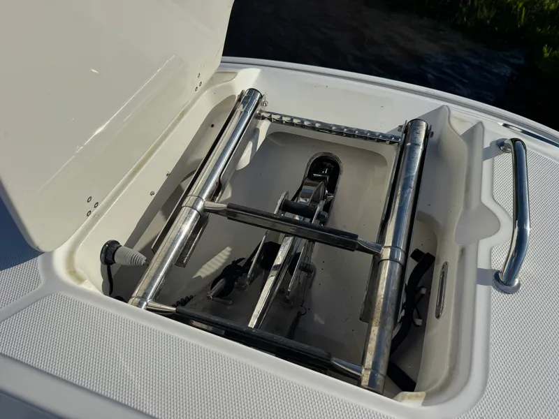 Slide: The Image of Boston Whaler 270 DAUNTLESS 2018 - 35