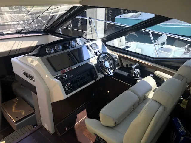 Slide: The Image of Sea Ray 510 SUNDANCER 2016 - 25