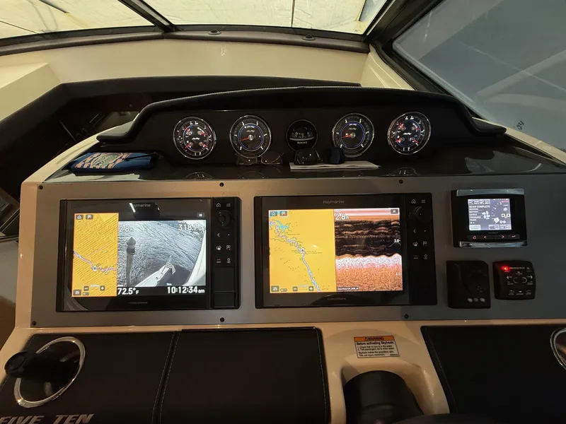 Slide: The Image of Sea Ray 510 SUNDANCER 2016 - 26
