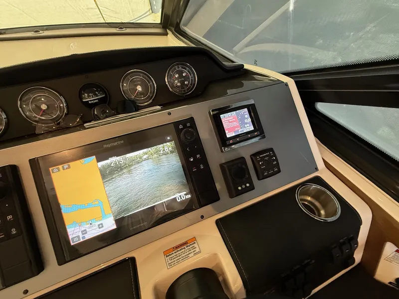 Slide: The Image of Sea Ray 510 SUNDANCER 2016 - 27