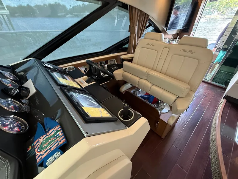 Slide: The Image of Sea Ray 510 SUNDANCER 2016 - 50