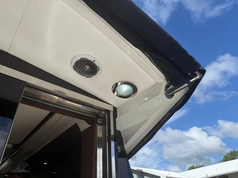 Slide: The Image of Sea Ray 510 SUNDANCER 2016 - 57