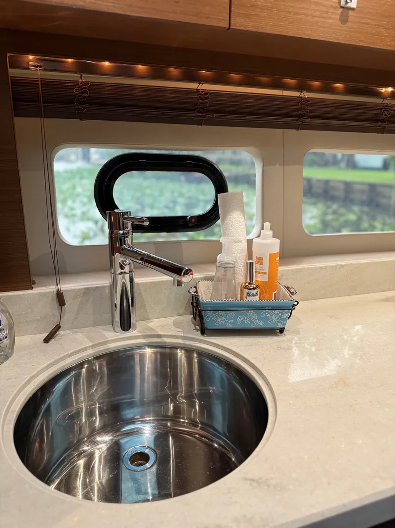Slide: The Image of Sea Ray 510 SUNDANCER 2016 - 33
