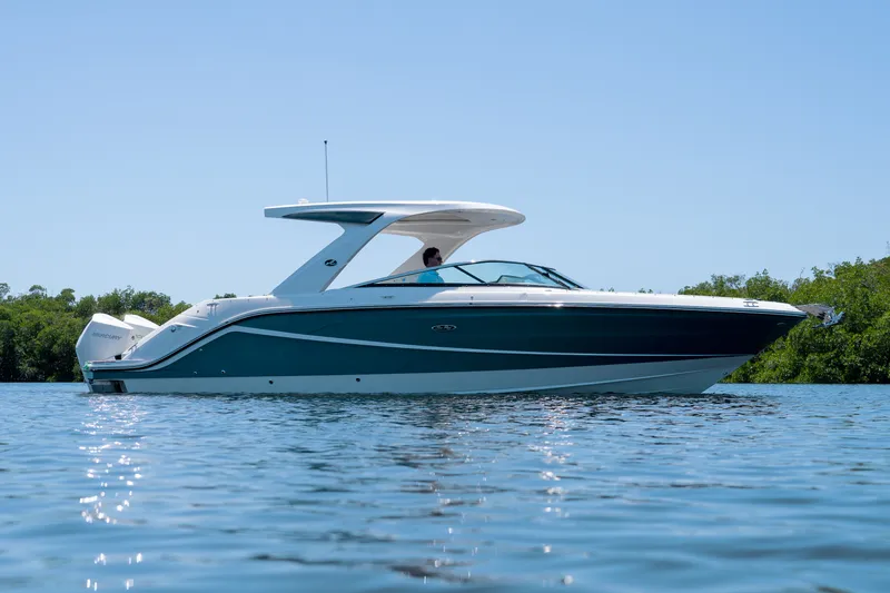 The Image of Sea Ray SLX 310 Outboard 2023 - 0