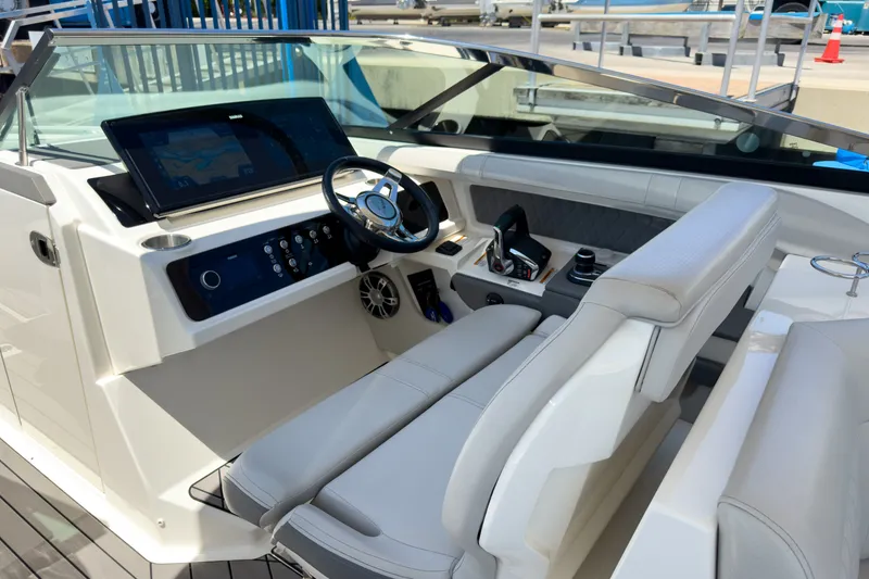 Slide: The Image of Sea Ray SLX 310 Outboard 2023 - 12