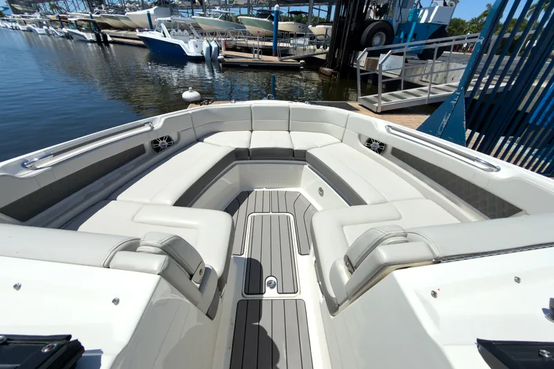 Slide: The Image of Sea Ray SLX 310 Outboard 2023 - 21