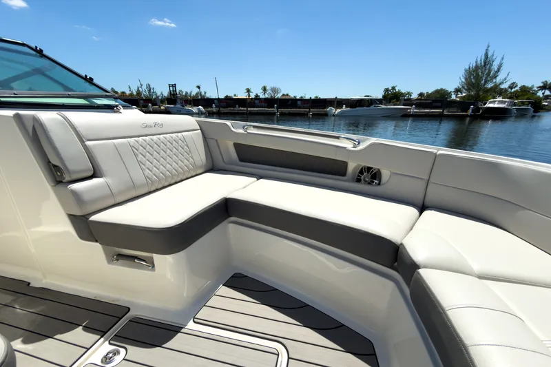 Slide: The Image of Sea Ray SLX 310 Outboard 2023 - 22