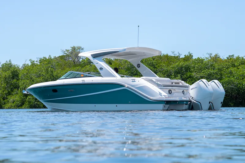 Slide: The Image of Sea Ray SLX 310 Outboard 2023 - 25