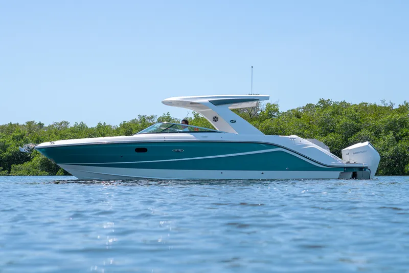 Slide: The Image of Sea Ray SLX 310 Outboard 2023 - 27