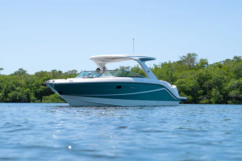 Slide: The Image of Sea Ray SLX 310 Outboard 2023 - 28