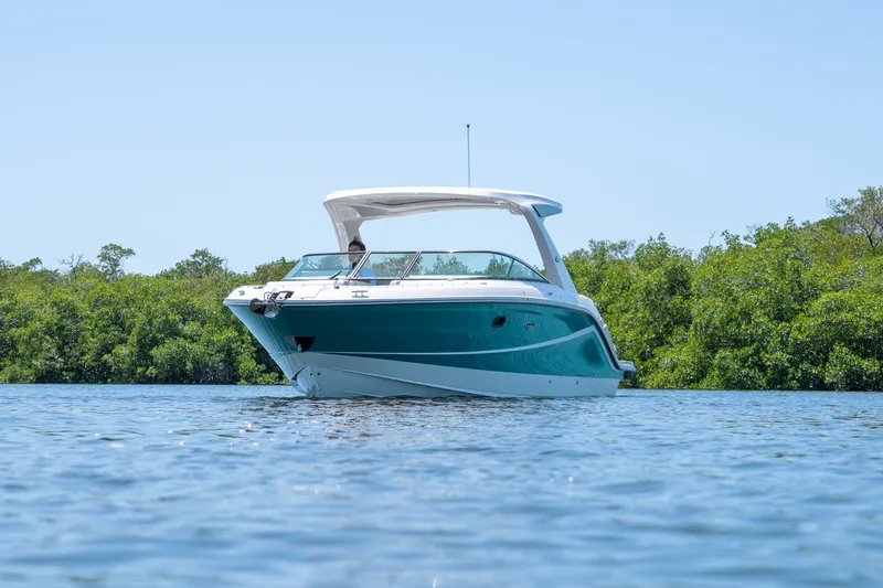 Slide: The Image of Sea Ray SLX 310 Outboard 2023 - 29