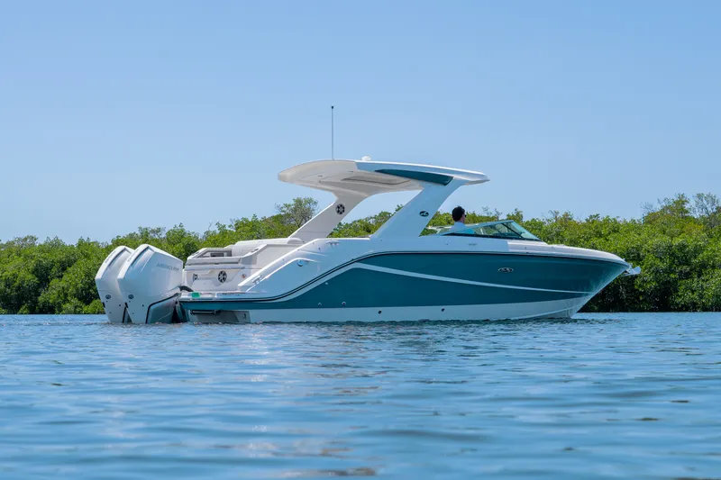 Slide: The Image of Sea Ray SLX 310 Outboard 2023 - 3