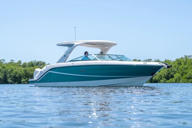 Slide: The Image of Sea Ray SLX 310 Outboard 2023 - 31