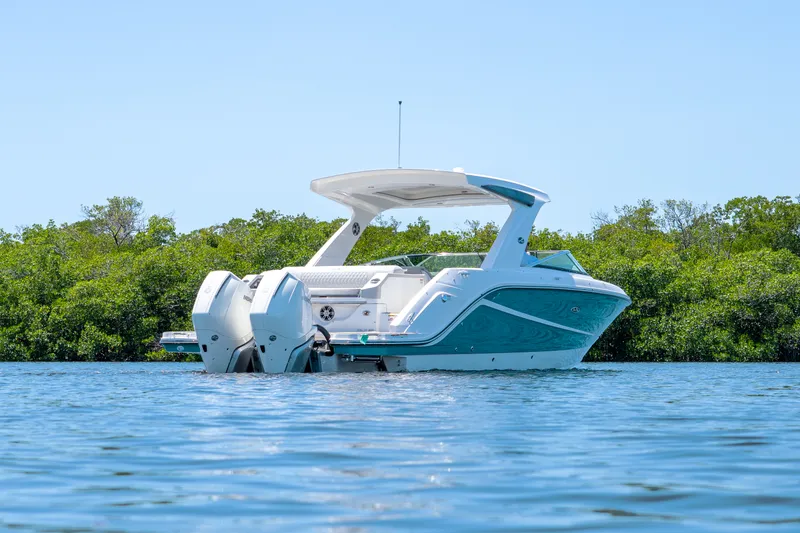 Slide: The Image of Sea Ray SLX 310 Outboard 2023 - 33