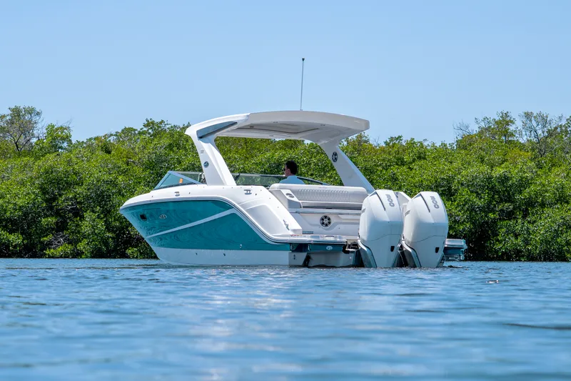 Slide: The Image of Sea Ray SLX 310 Outboard 2023 - 34