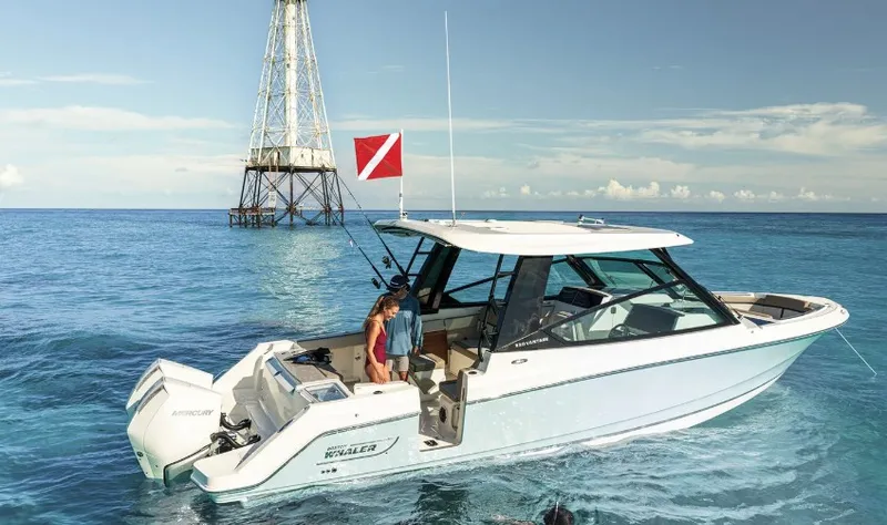 The Image of Boston Whaler 330 Vantage 2027 - 0