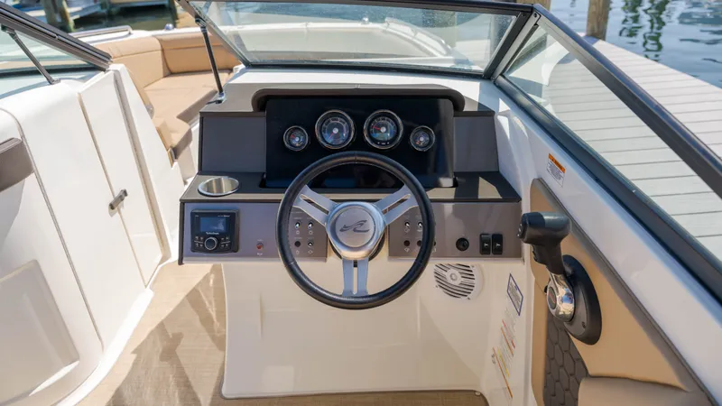 Slide: The Image of Sea Ray 270 SDX OB 2018 - 14