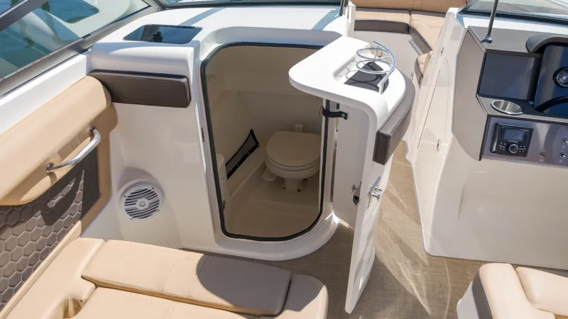 Slide: The Image of Sea Ray 270 SDX OB 2018 - 23