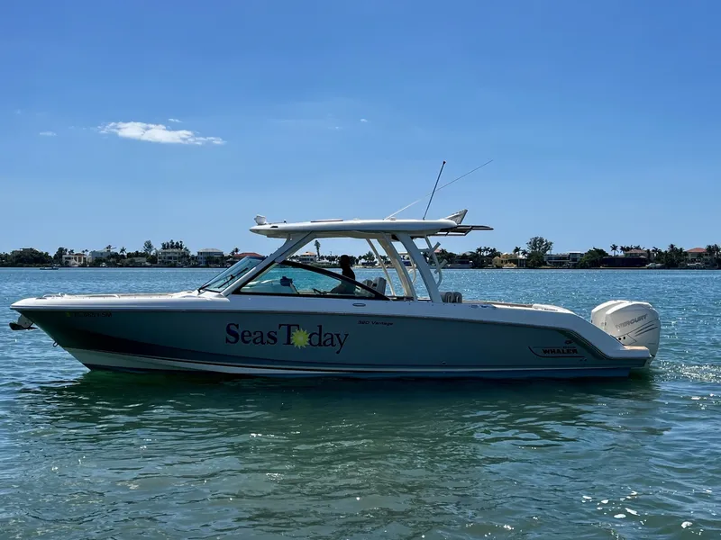 Slide: The Image of Boston Whaler 320 VANTAGE 2019 - 7