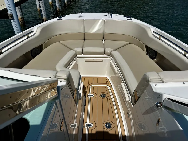 Slide: The Image of Boston Whaler 320 VANTAGE 2019 - 15