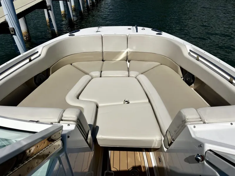 Slide: The Image of Boston Whaler 320 VANTAGE 2019 - 16