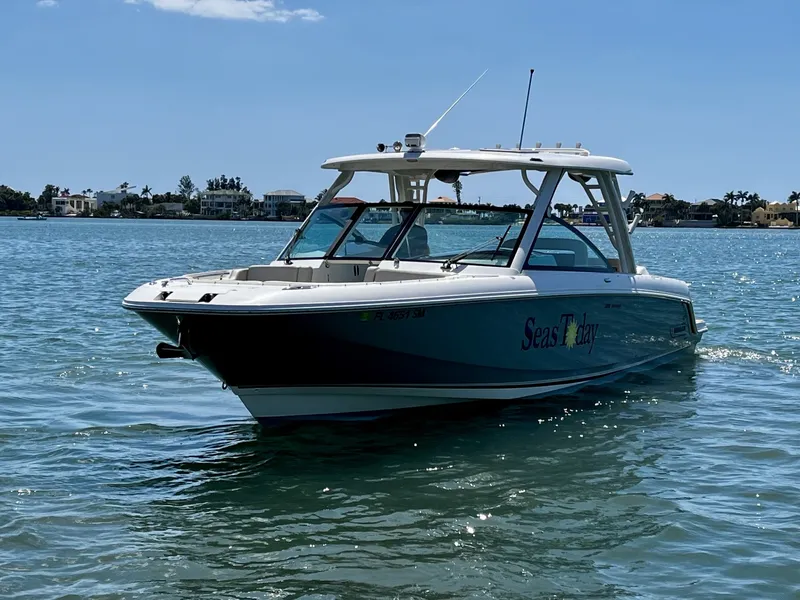 Slide: The Image of Boston Whaler 320 VANTAGE 2019 - 9