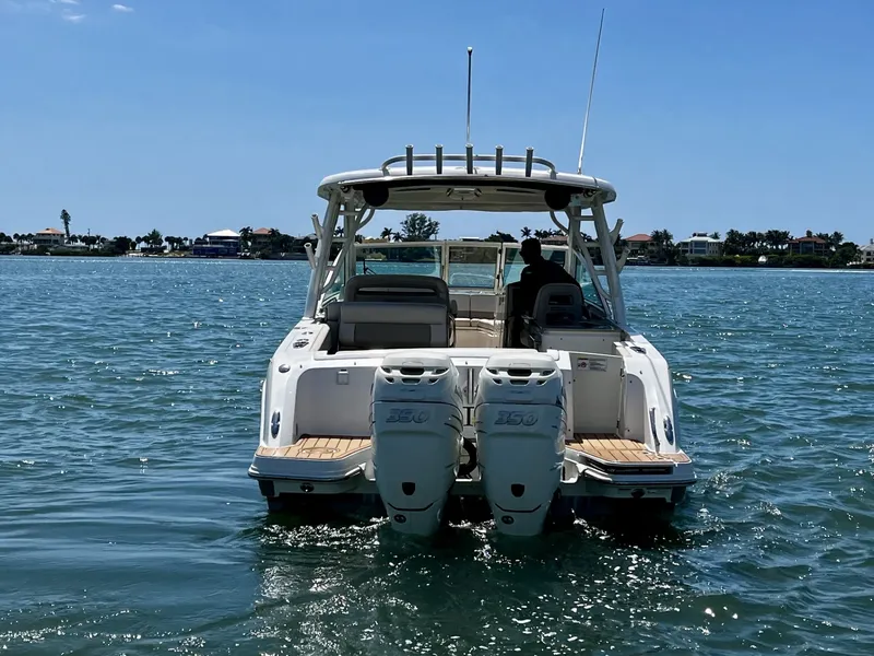 Slide: The Image of Boston Whaler 320 VANTAGE 2019 - 4