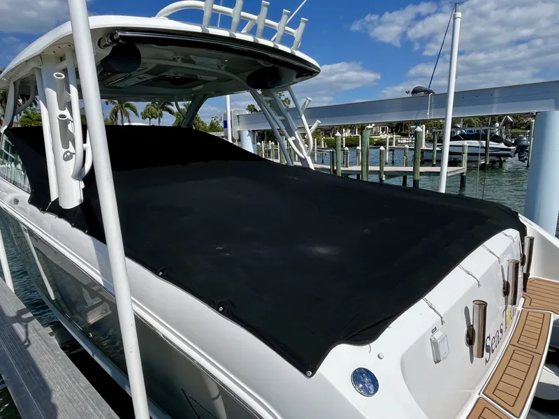 Slide: The Image of Boston Whaler 320 VANTAGE 2019 - 25