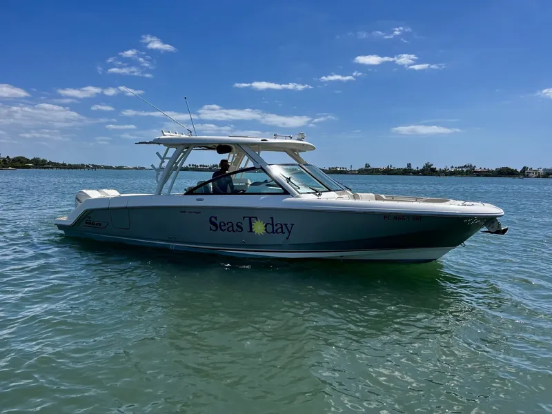 Slide: The Image of Boston Whaler 320 VANTAGE 2019 - 0