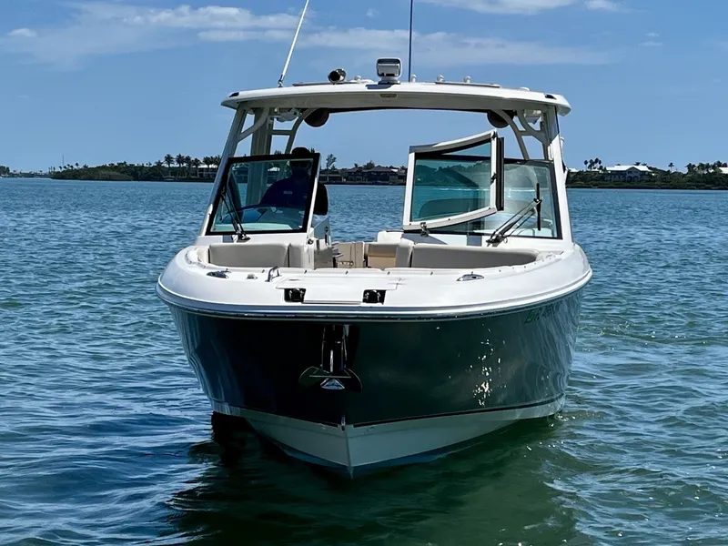 Slide: The Image of Boston Whaler 320 VANTAGE 2019 - 2