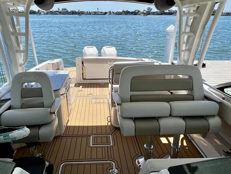 Slide: The Image of Boston Whaler 320 VANTAGE 2019 - 11