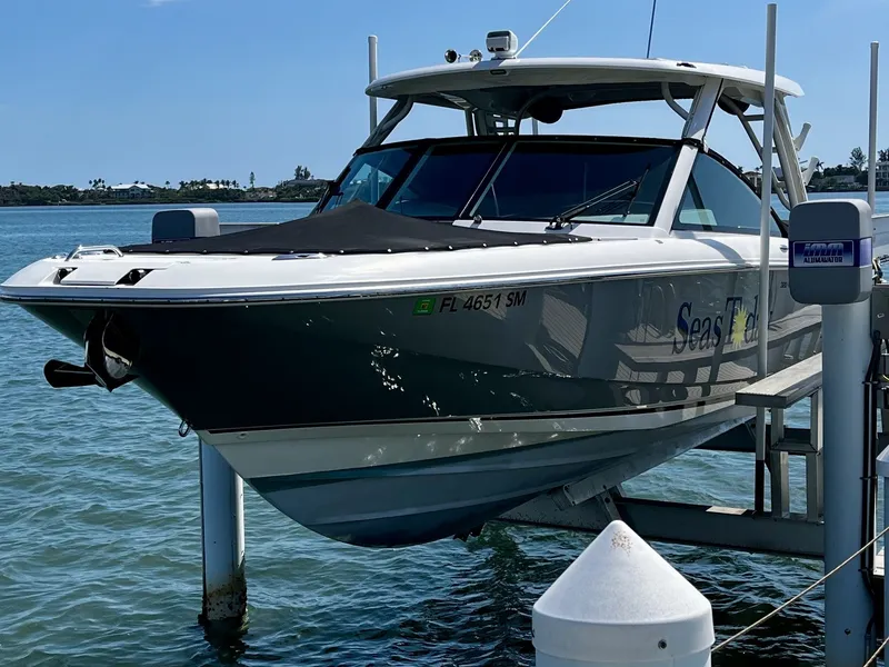 Slide: The Image of Boston Whaler 320 VANTAGE 2019 - 24
