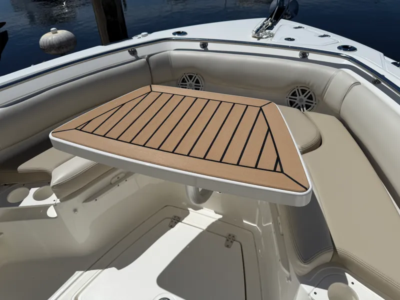 Slide: The Image of Boston Whaler 230 OUTRAGE 2024 - 17