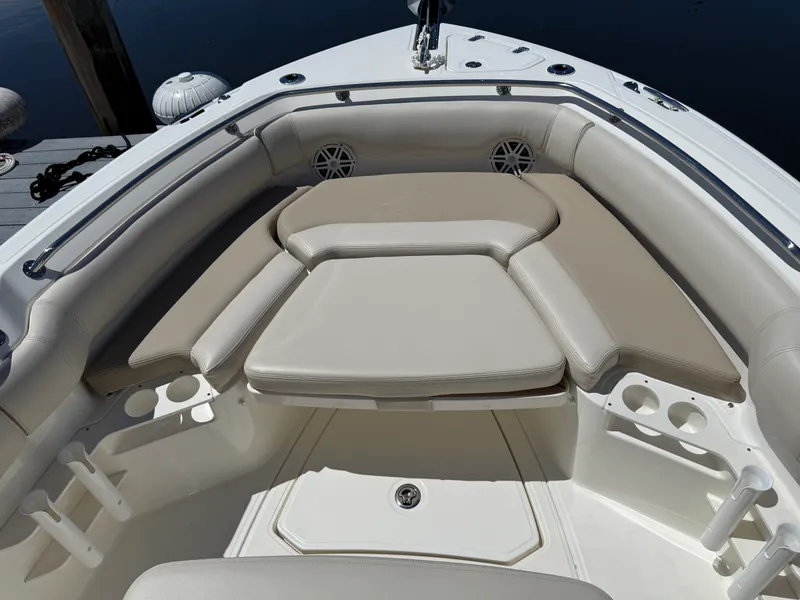 Slide: The Image of Boston Whaler 230 OUTRAGE 2024 - 18