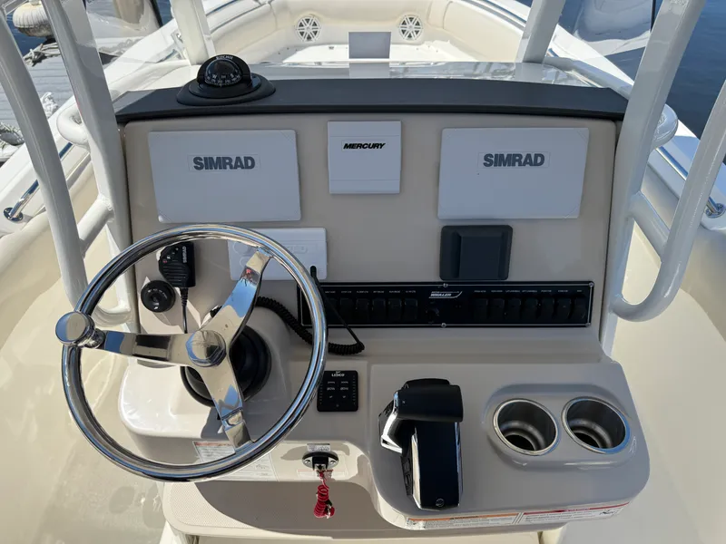 Slide: The Image of Boston Whaler 230 OUTRAGE 2024 - 20