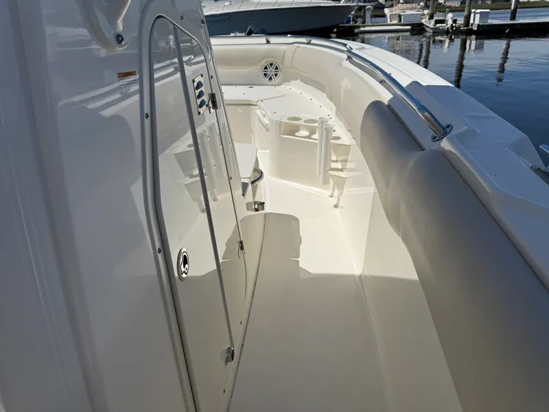Slide: The Image of Boston Whaler 230 OUTRAGE 2024 - 22