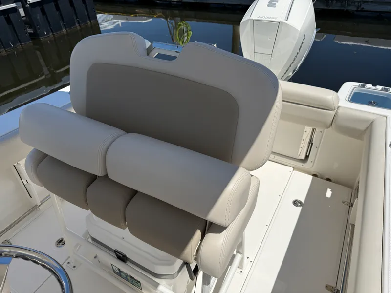 Slide: The Image of Boston Whaler 230 OUTRAGE 2024 - 25