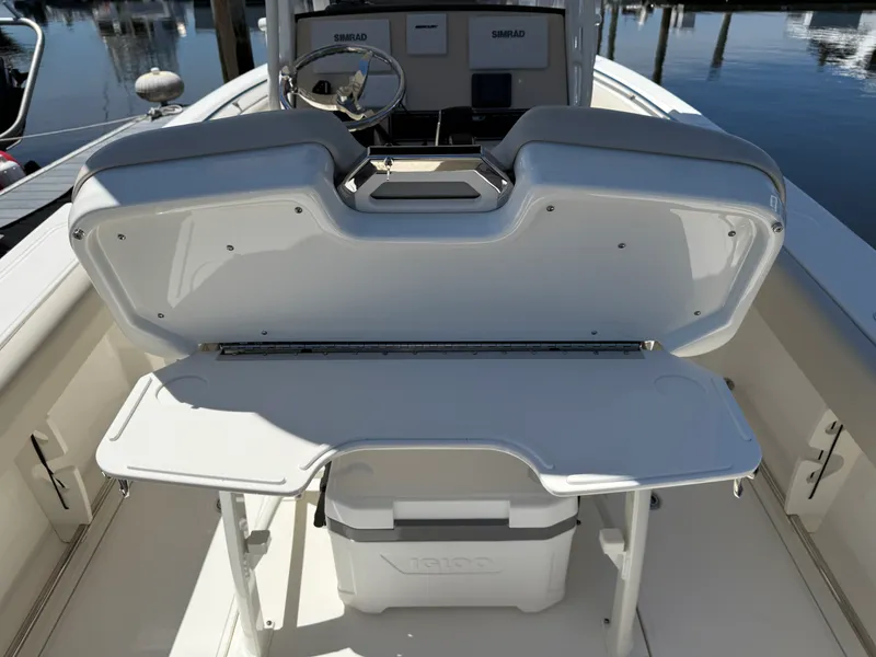 Slide: The Image of Boston Whaler 230 OUTRAGE 2024 - 29