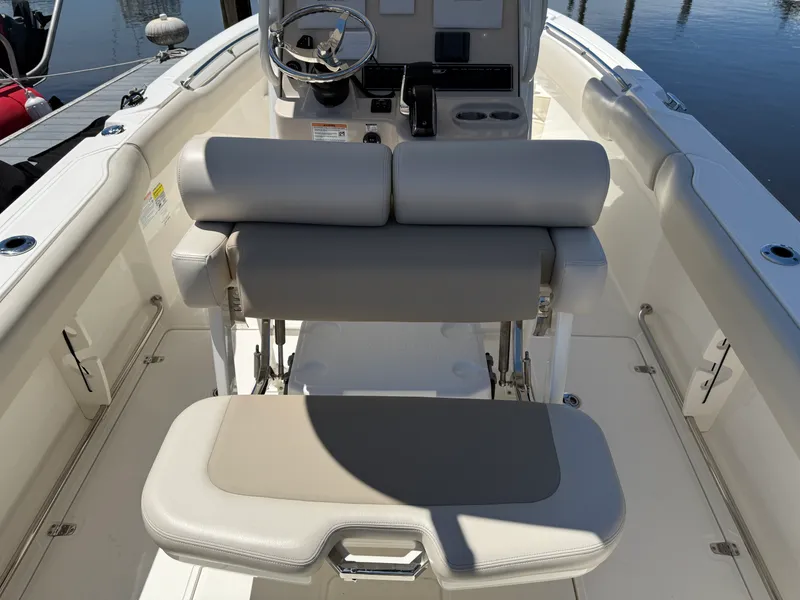 Slide: The Image of Boston Whaler 230 OUTRAGE 2024 - 30