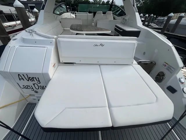 Slide: The Image of Sea Ray 320 DA 2020 - 15