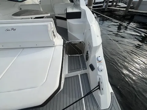 Slide: The Image of Sea Ray 320 DA 2020 - 16