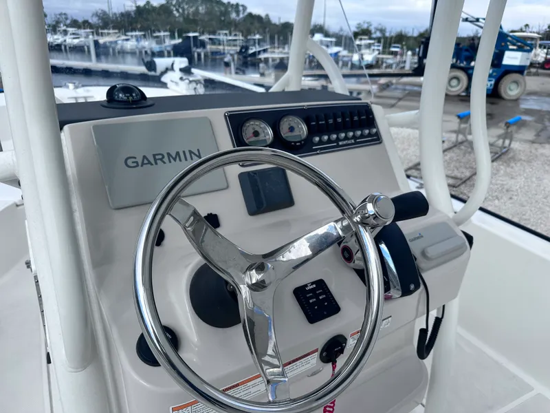 Slide: The Image of Boston Whaler 210 MONTAUK 2023 - 10