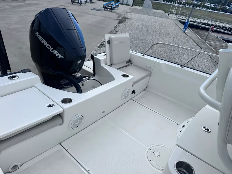 Slide: The Image of Boston Whaler 210 MONTAUK 2023 - 14