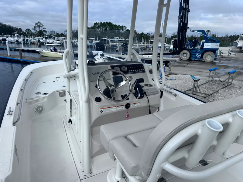 Slide: The Image of Boston Whaler 210 MONTAUK 2023 - 4