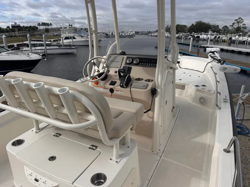Slide: The Image of Boston Whaler 210 MONTAUK 2023 - 6
