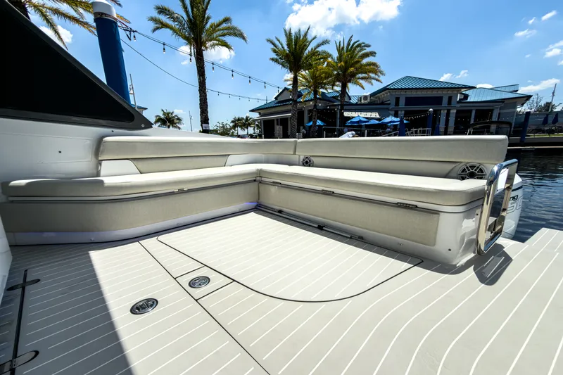 Slide: The Image of Azimut 42 VERVE 2024 - 10