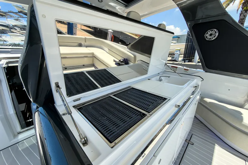 Slide: The Image of Azimut 42 VERVE 2024 - 12