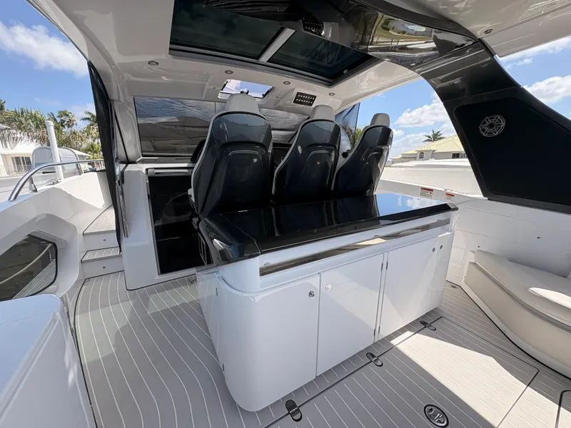 Slide: The Image of Azimut 42 VERVE 2024 - 15